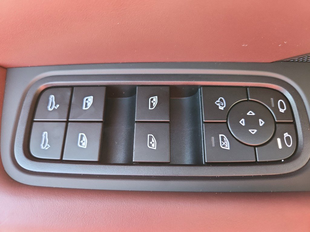 New 2026 Porsche Cayenne S image 17