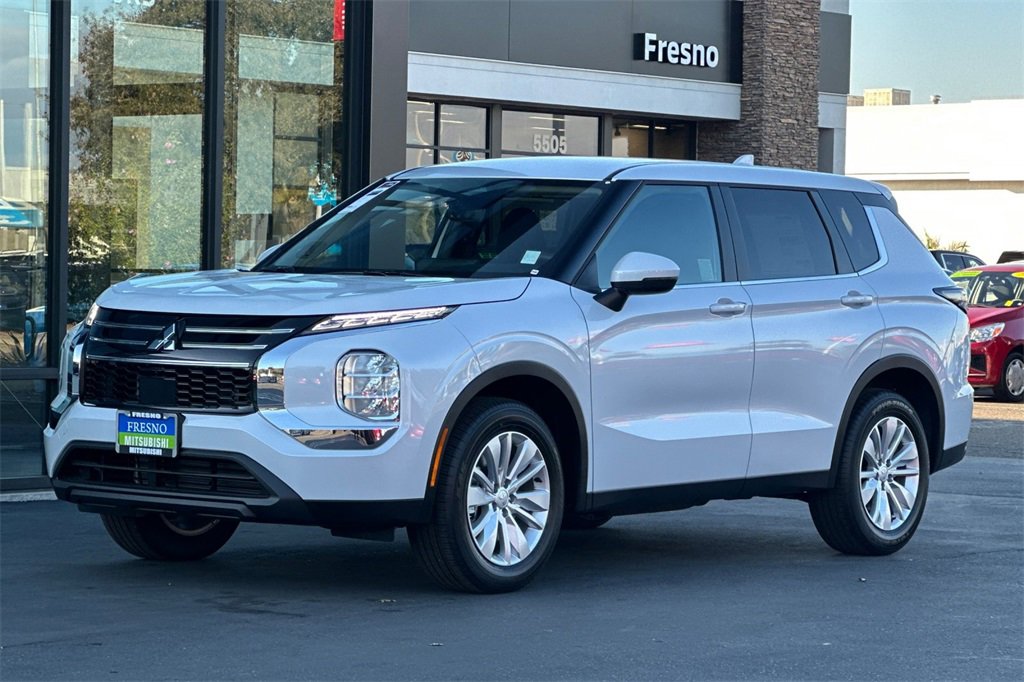 New 2025 Mitsubishi Outlander ES image 9