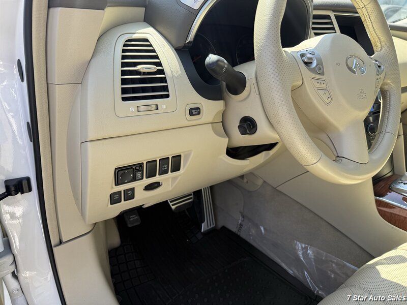 Used 2011 INFINITI FX35 AWD w/ Premium Pkg image 8