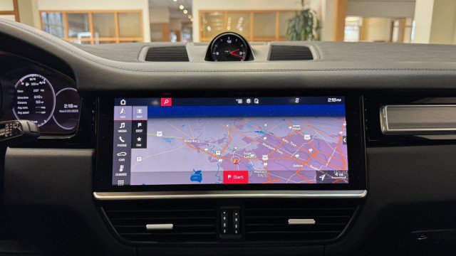 Used 2021 Porsche Cayenne Turbo image 12