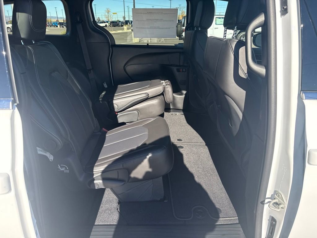 New 2026 Chrysler Voyager LX image 28
