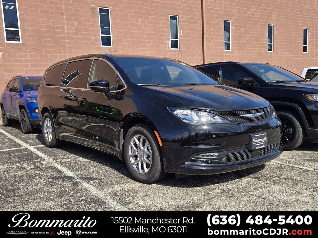 Used 2026 Chrysler Voyager LX image 1