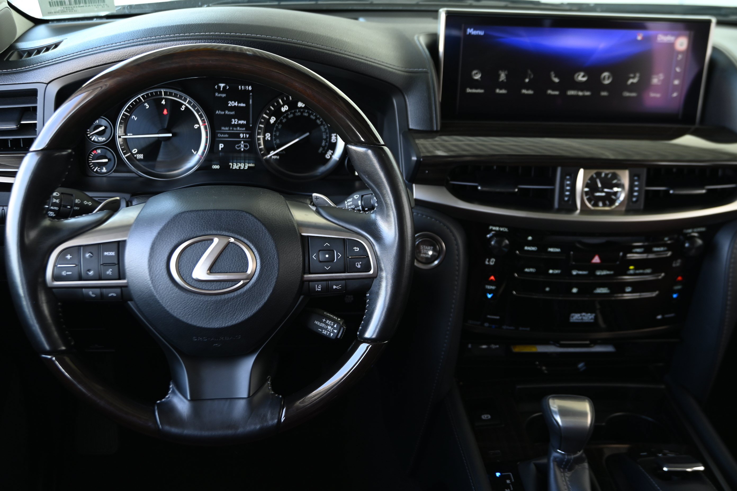 Used 2021 Lexus LX 570 4WD w/ Luxury Package image 16
