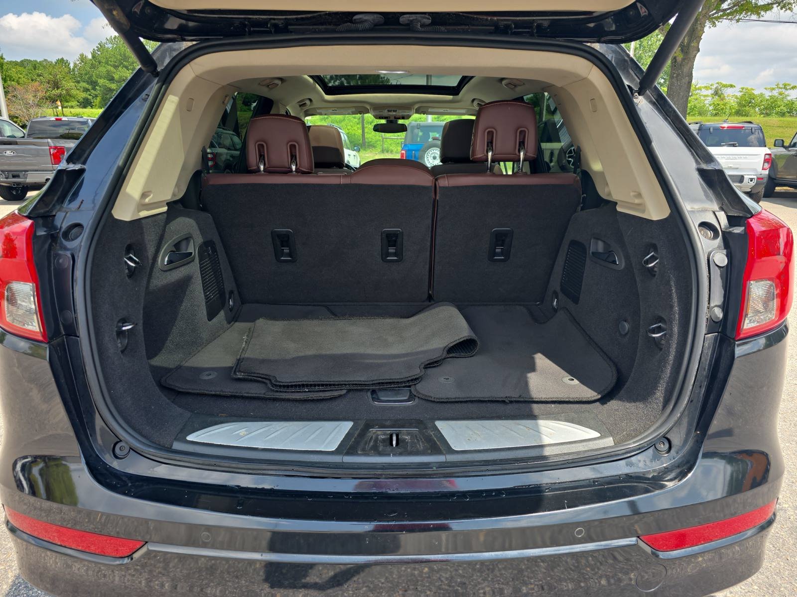 Used 2017 Buick Envision Essence w/ LPO, Cargo Package FWD image 12