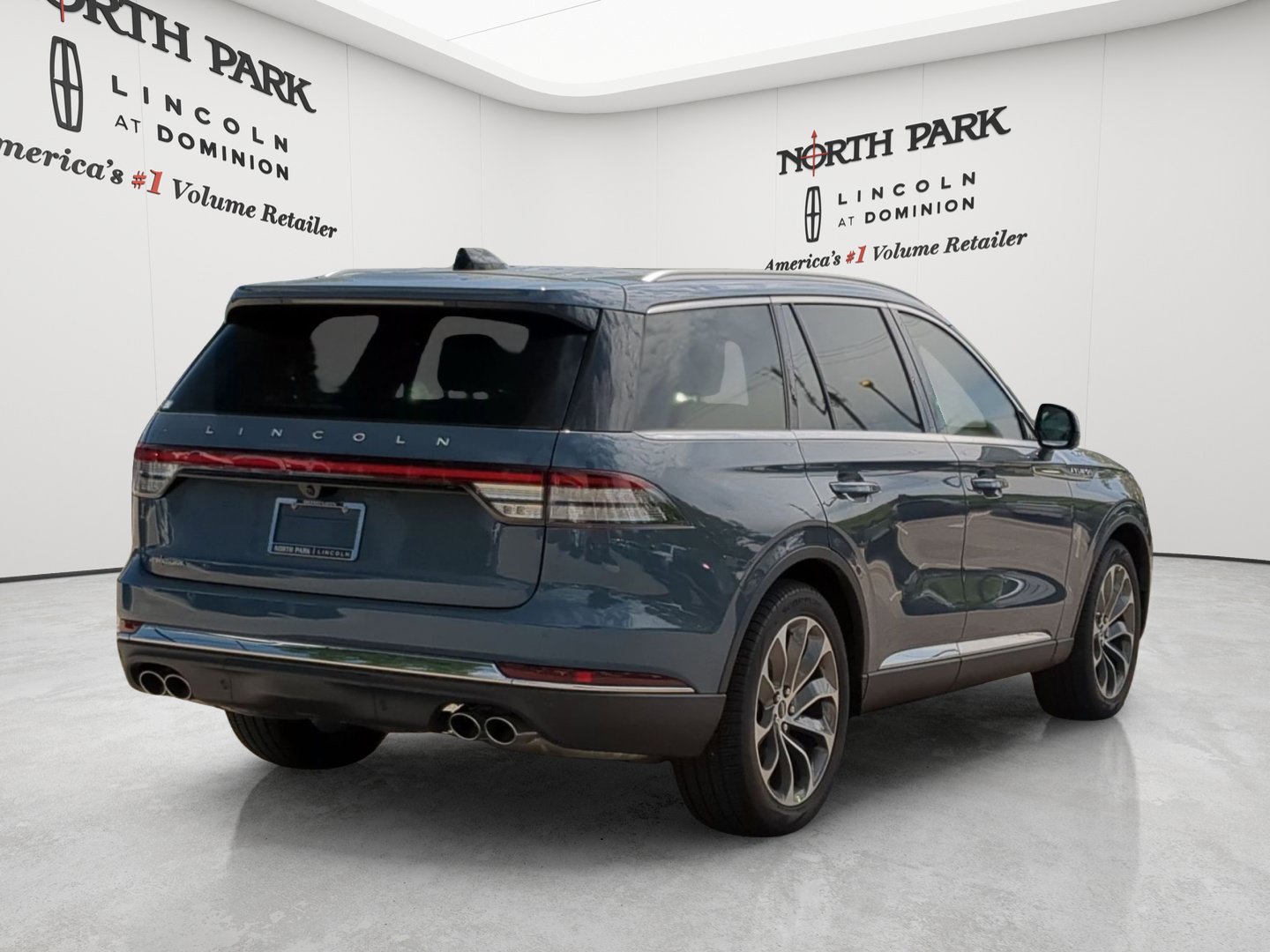 New 2026 Lincoln Aviator 2WD image 3