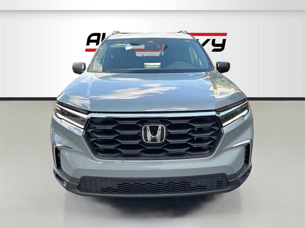 Used 2024 Honda Pilot Sport image 2