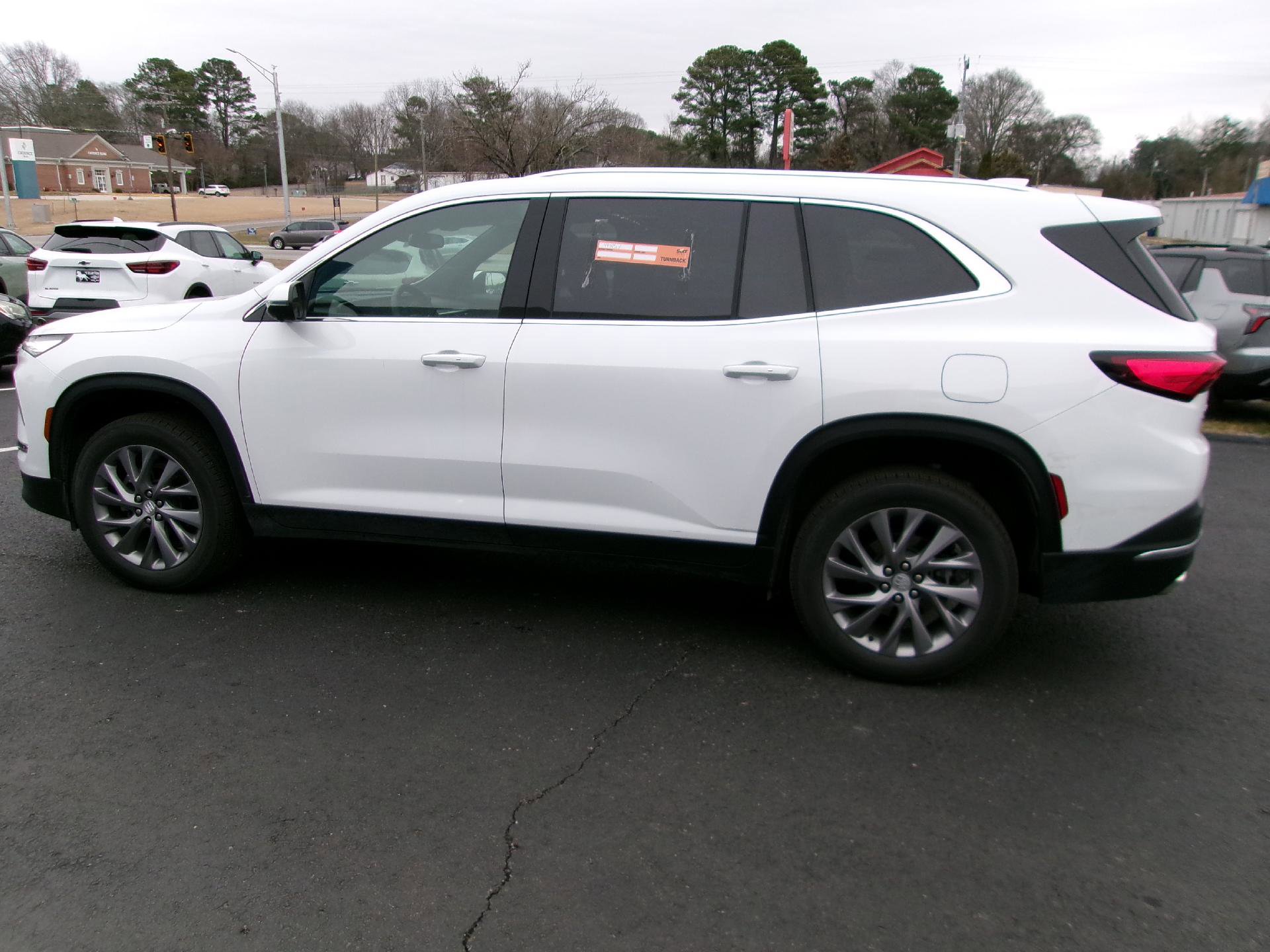 Used 2025 Buick Enclave Preferred image 5