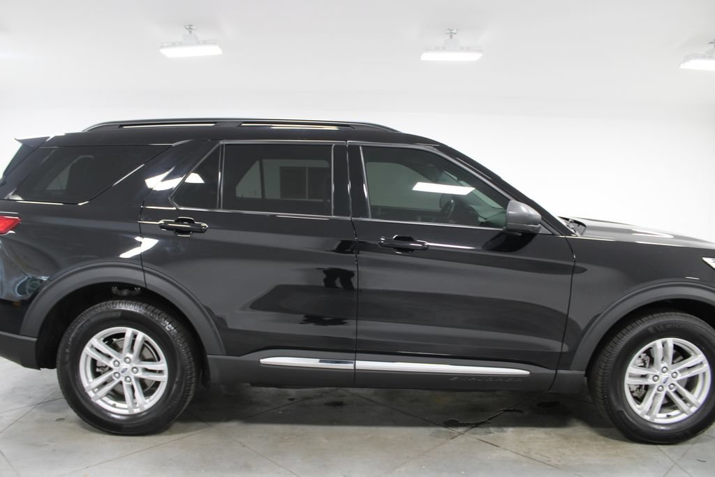 Used 2023 Ford Explorer XLT AWD/4WD image 11