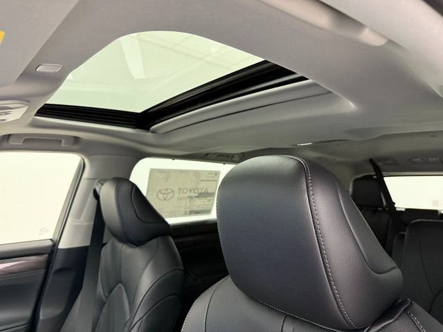 New 2026 Toyota Highlander Limited image 25