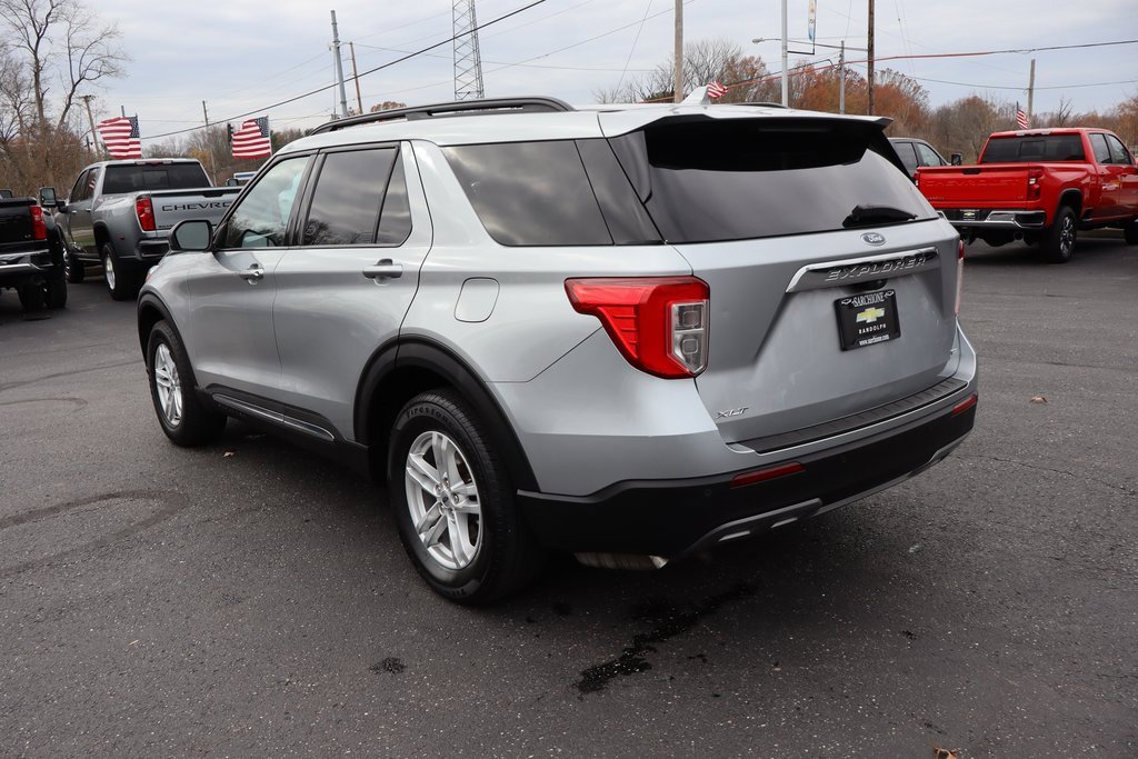 Used 2020 Ford Explorer XLT w/ Equipment Group 202A image 3