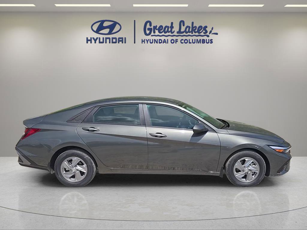 New 2026 Hyundai Elantra SE FWD image 8