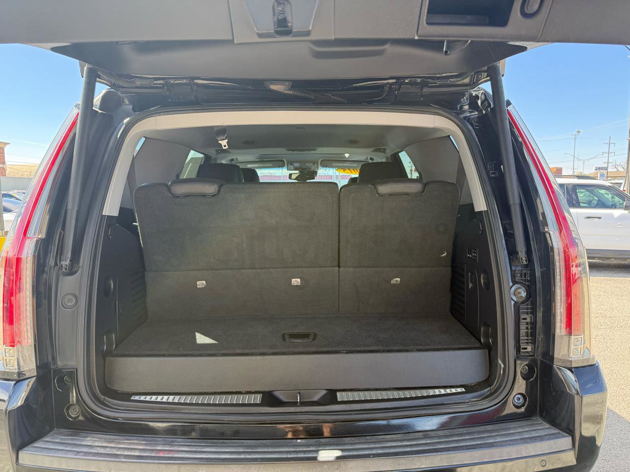 Used 2015 Cadillac Escalade Luxury RWD image 8
