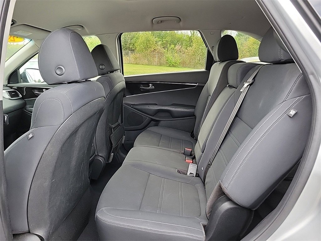 Used 2019 Kia Sorento L image 11