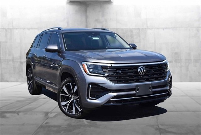 Used 2024 Volkswagen Atlas SEL Premium R-Line image 2