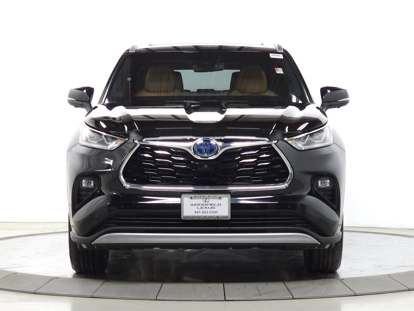 Used 2024 Toyota Highlander Platinum image 2