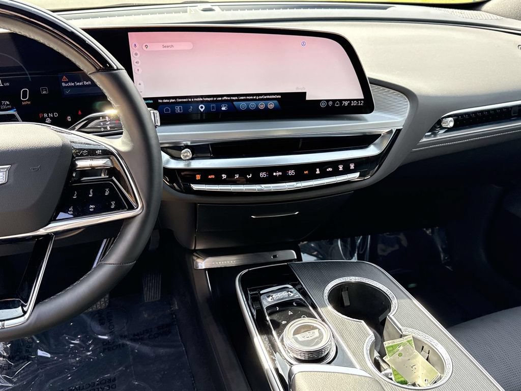 Used 2025 Cadillac Lyriq Luxury w/ LPO, Floor Liner Package AWD/4WD image 9