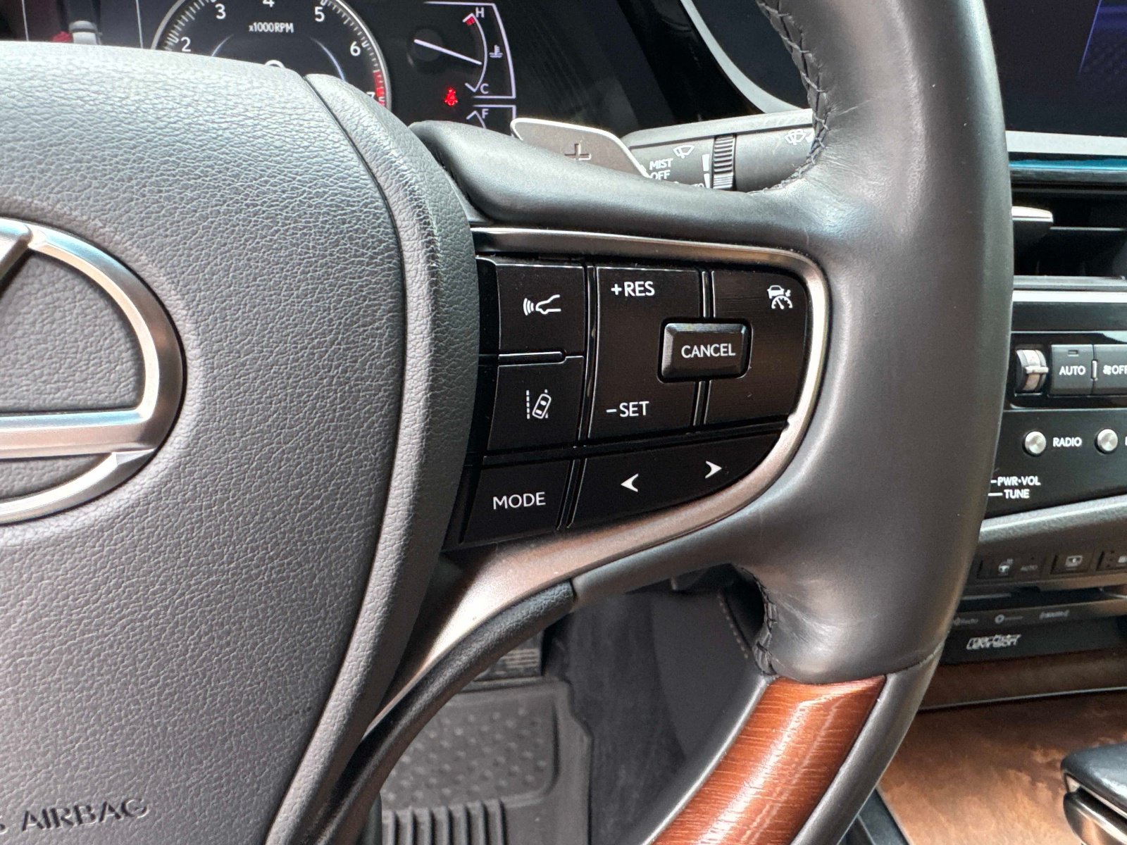 Certified 2022 Lexus ES 350 Ultra Luxury w/ Accessory Package 2 FWD image 28