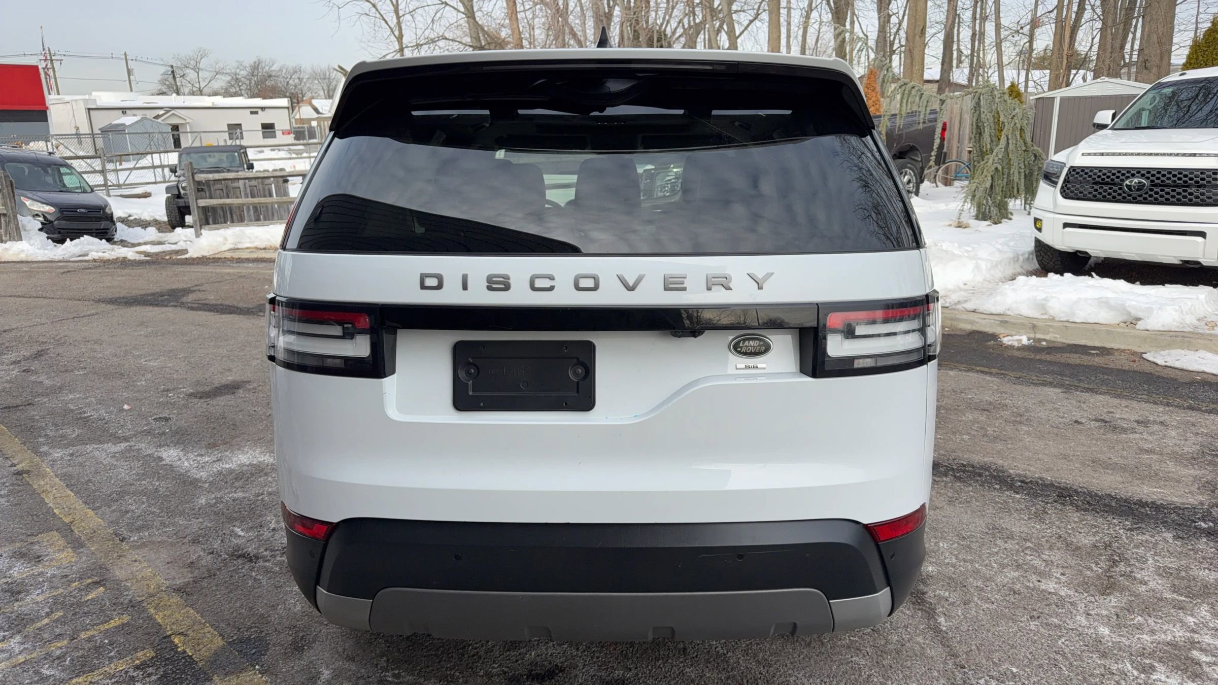 Used 2017 Land Rover Discovery SE image 6