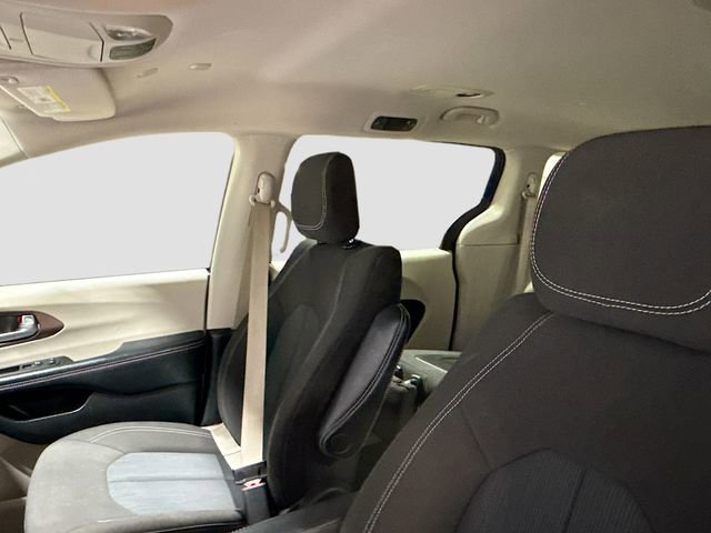 Used 2022 Chrysler Voyager LX image 21