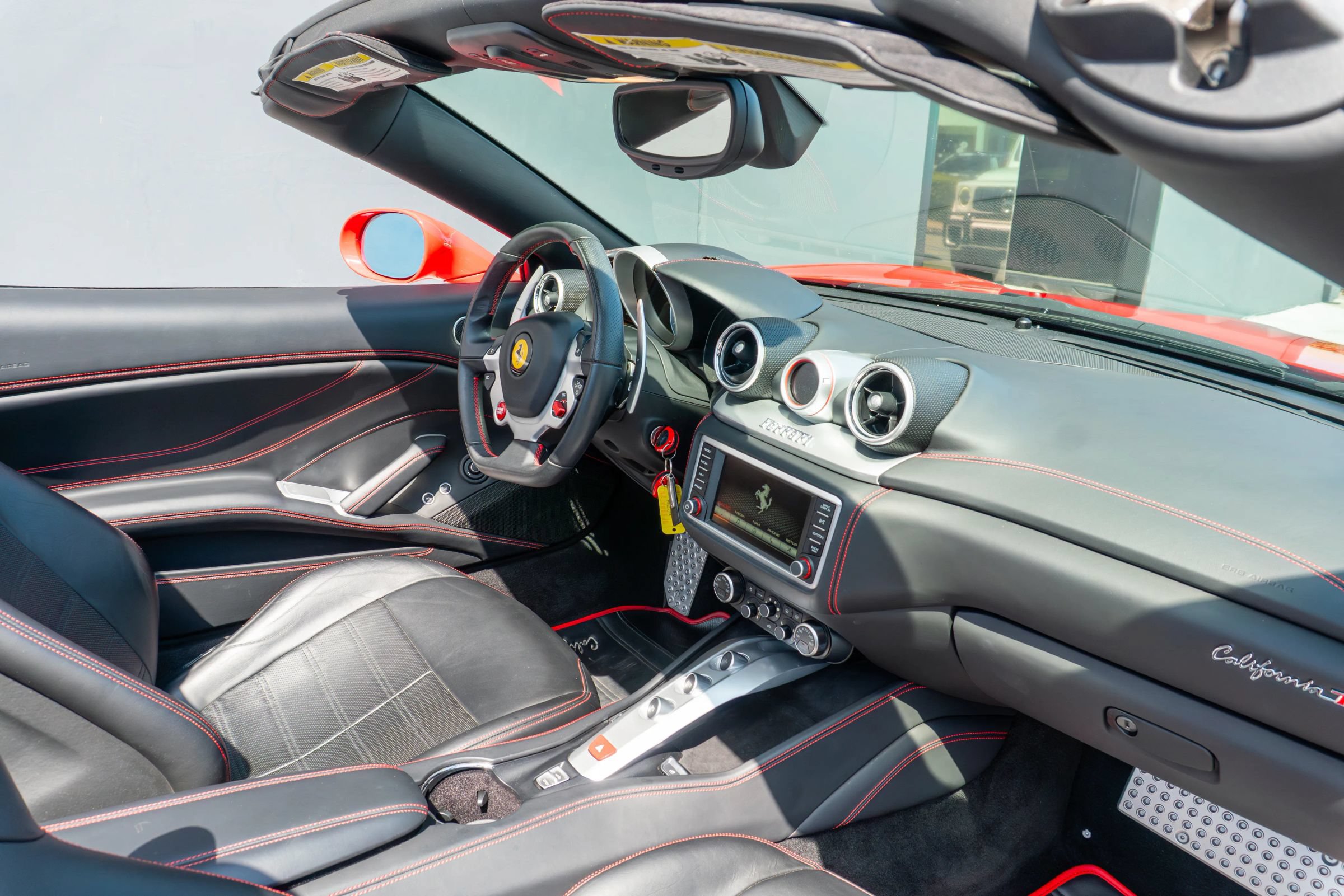 Used 2017 Ferrari California T RWD image 13