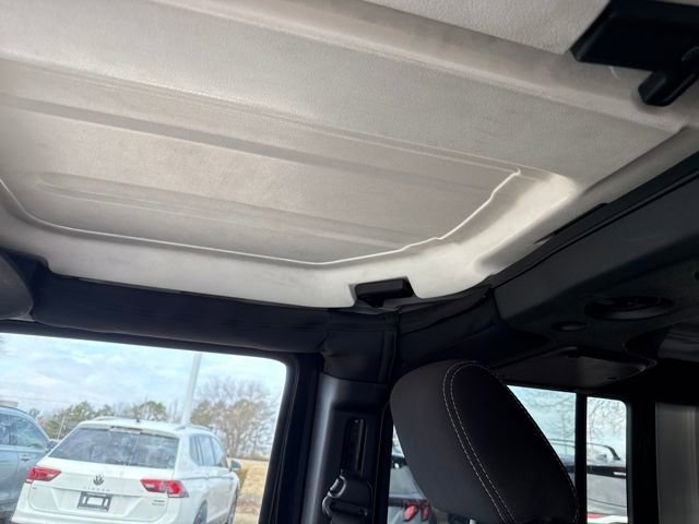 Used 2015 Jeep Wrangler Unlimited Sahara w/ Dual Top Group image 17