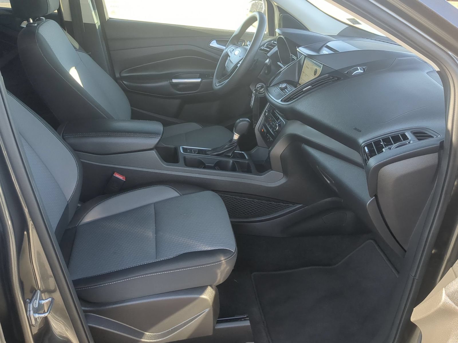 Used 2017 Ford Escape SE w/ Equipment Group 201A AWD/4WD image 34