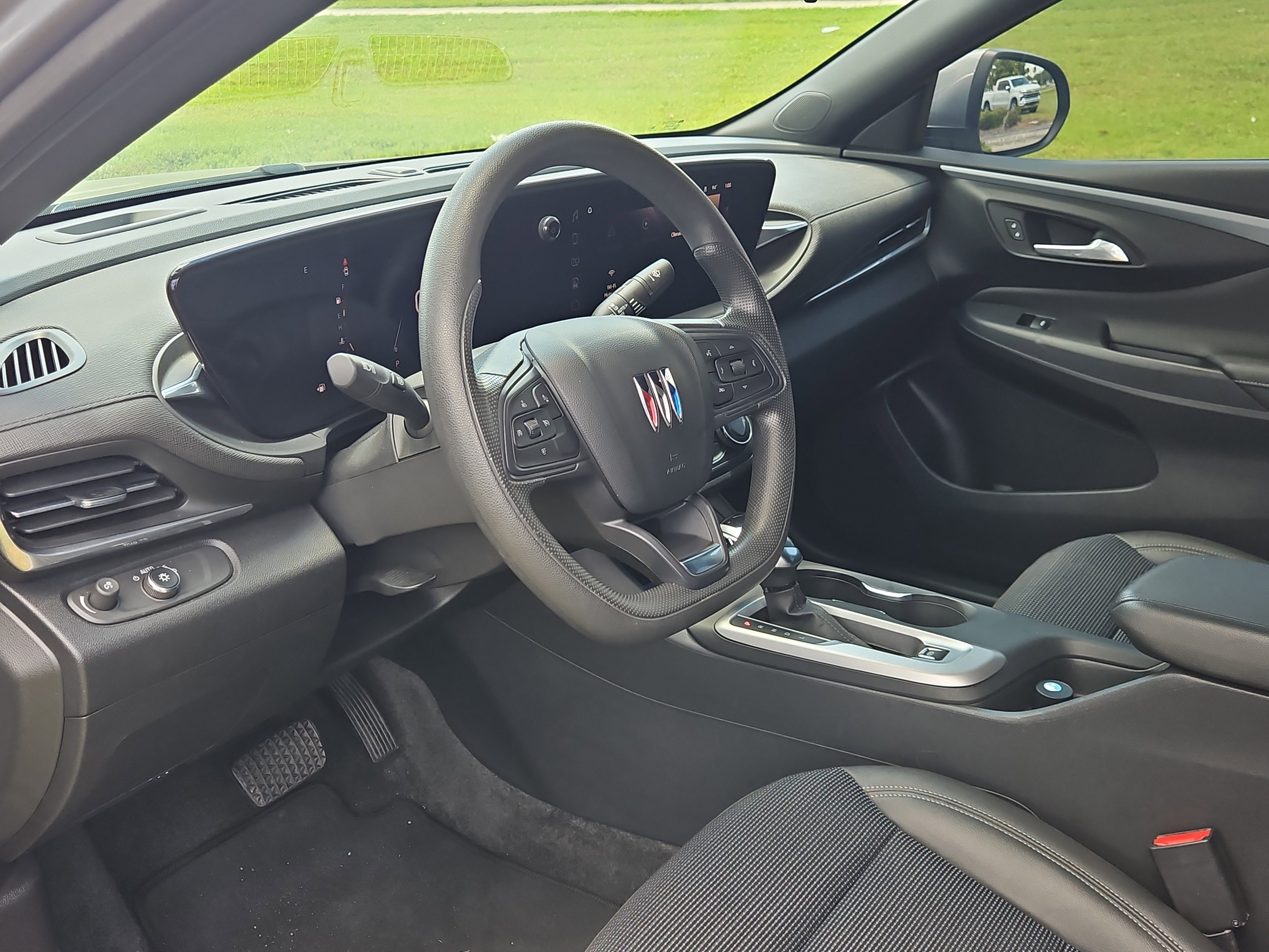 Used 2024 Buick Envista Preferred w/ Convenience II Package FWD image 8