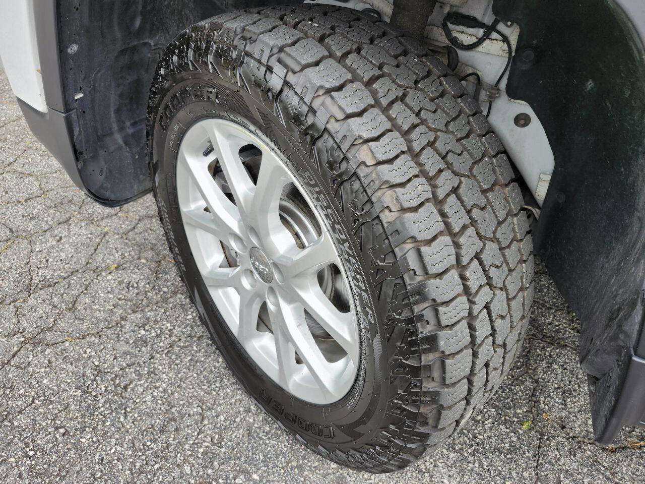 Used 2016 Jeep Cherokee Latitude AWD/4WD image 19