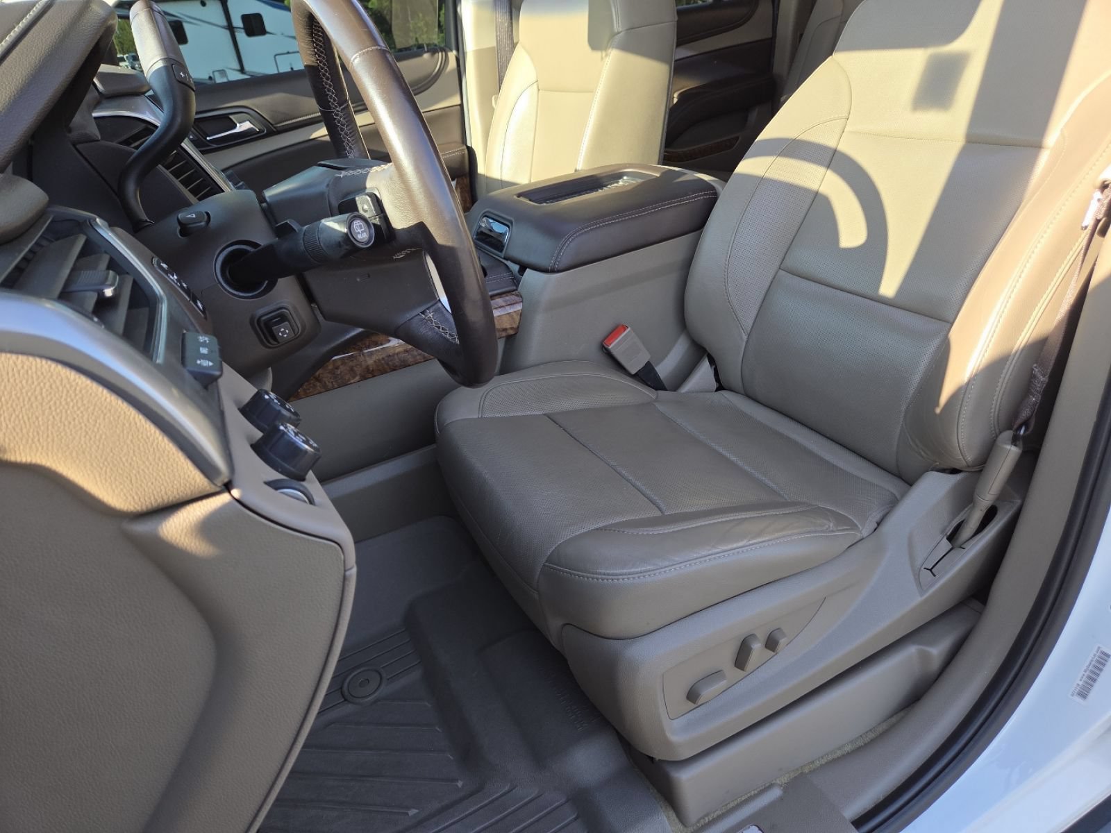 Used 2018 Chevrolet Suburban Premier AWD/4WD image 31
