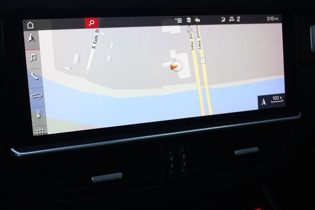 Used 2021 Porsche Cayenne GTS w/ Premium Package image 21