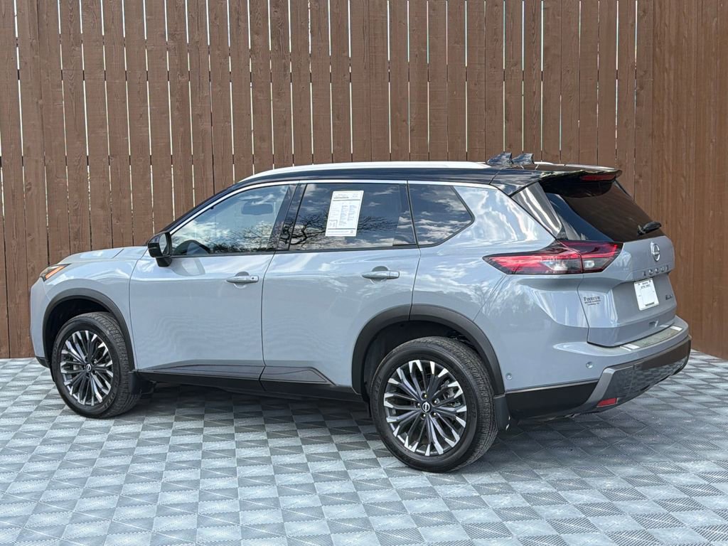 Used 2025 Nissan Rogue SL w/ Tech Package image 16