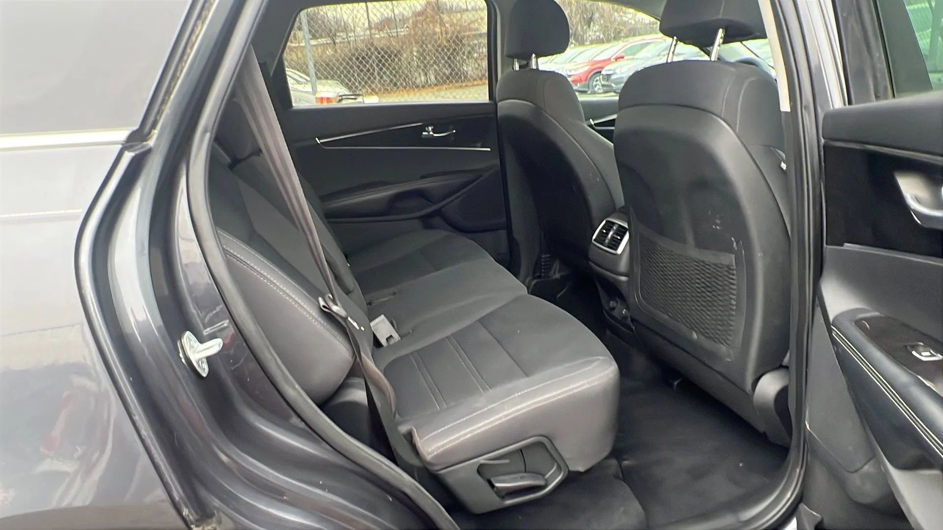 Used 2018 Kia Sorento LX image 28