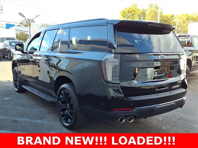 Used 2025 Chevrolet Suburban RST w/ Advanced Technology Package image 4
