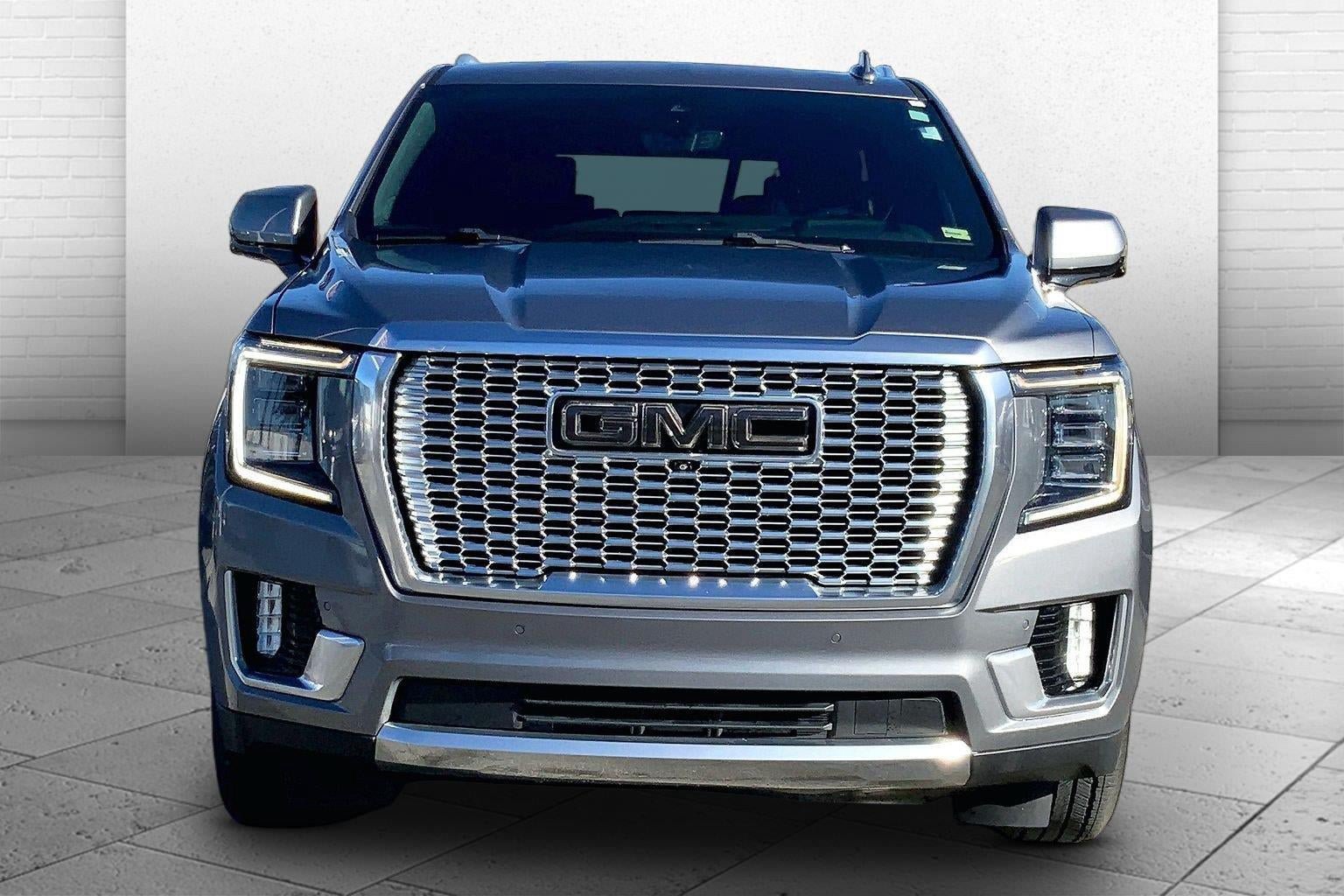 Used 2021 GMC Yukon Denali w/ Denali Ultimate Package AWD/4WD image 2