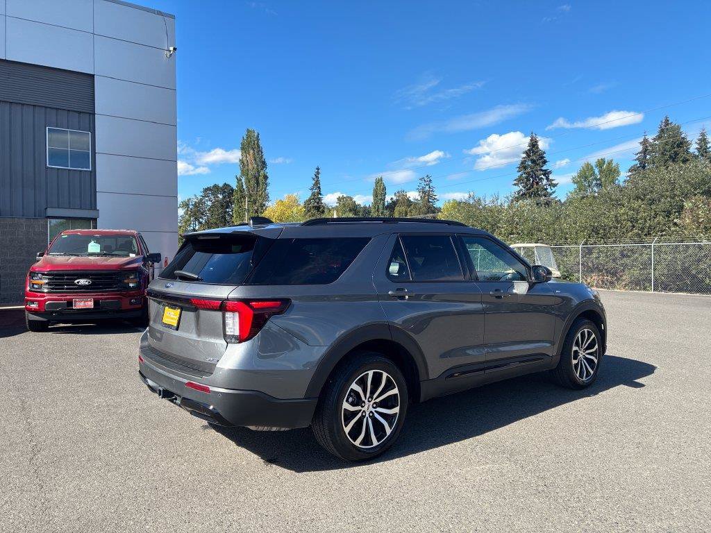 Used 2025 Ford Explorer ST-Line AWD/4WD image 7