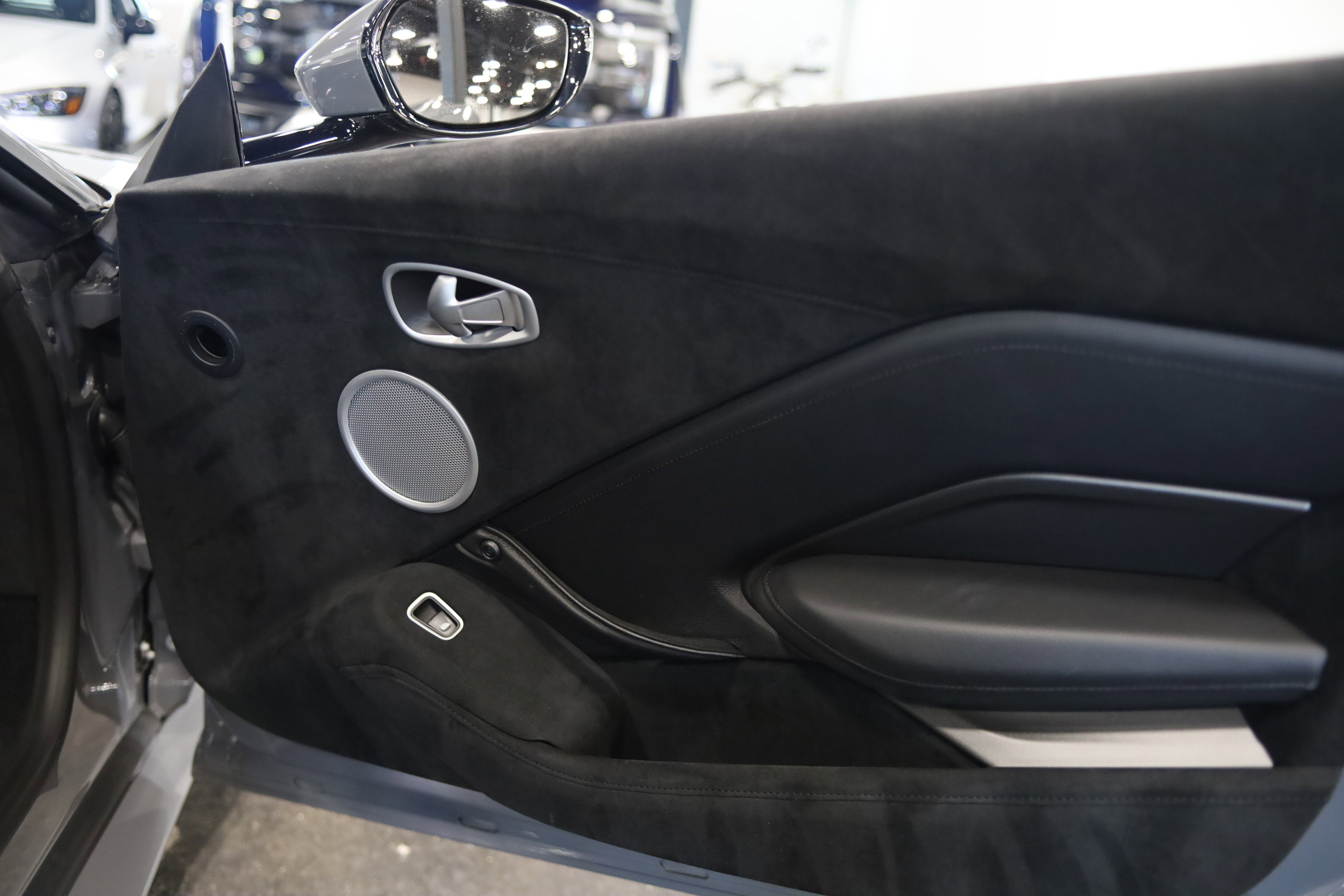 Used 2021 Aston Martin V8 Vantage Coupe RWD image 30