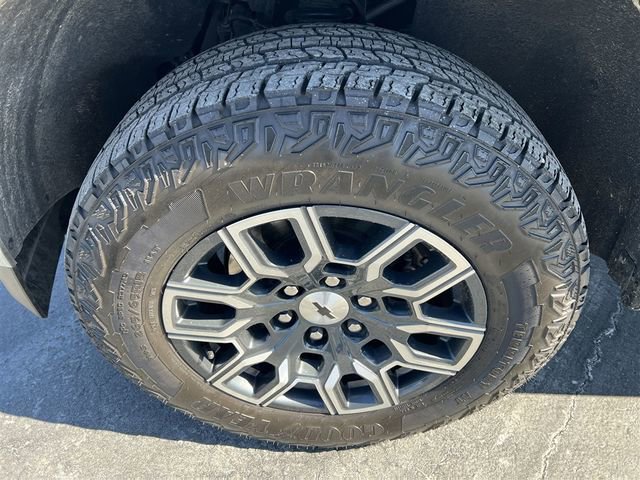 Used 2024 Chevrolet Colorado Z71 w/ Z71 Convenience Package 2 image 23