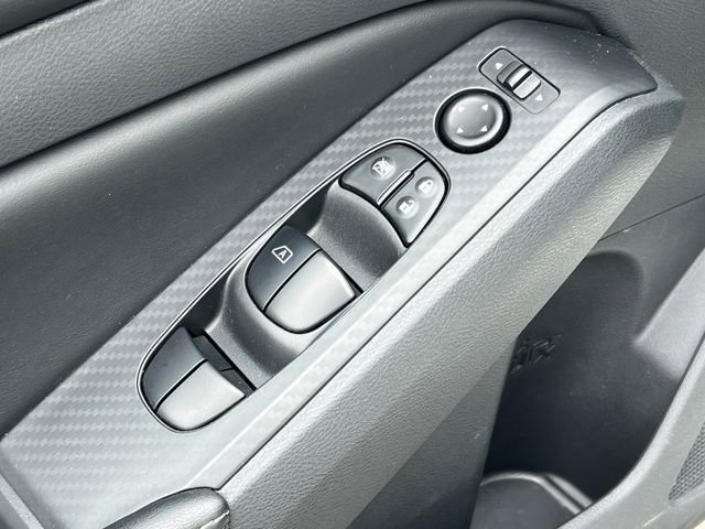 Used 2025 Nissan Altima 2.5 SV FWD image 14