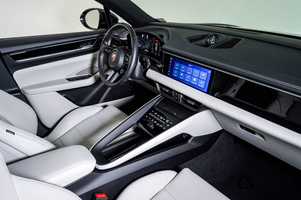 Certified 2025 Porsche Macan 4S Electric AWD/4WD image 14
