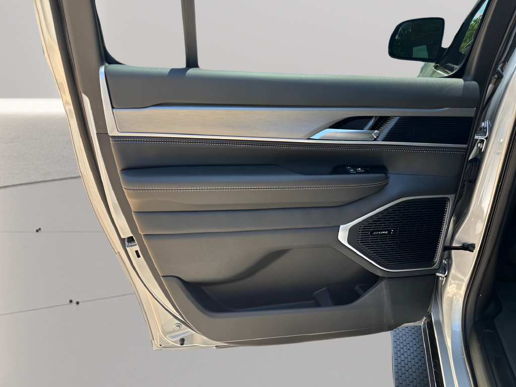 New 2026 Jeep Grand Wagoneer L 4WD image 32