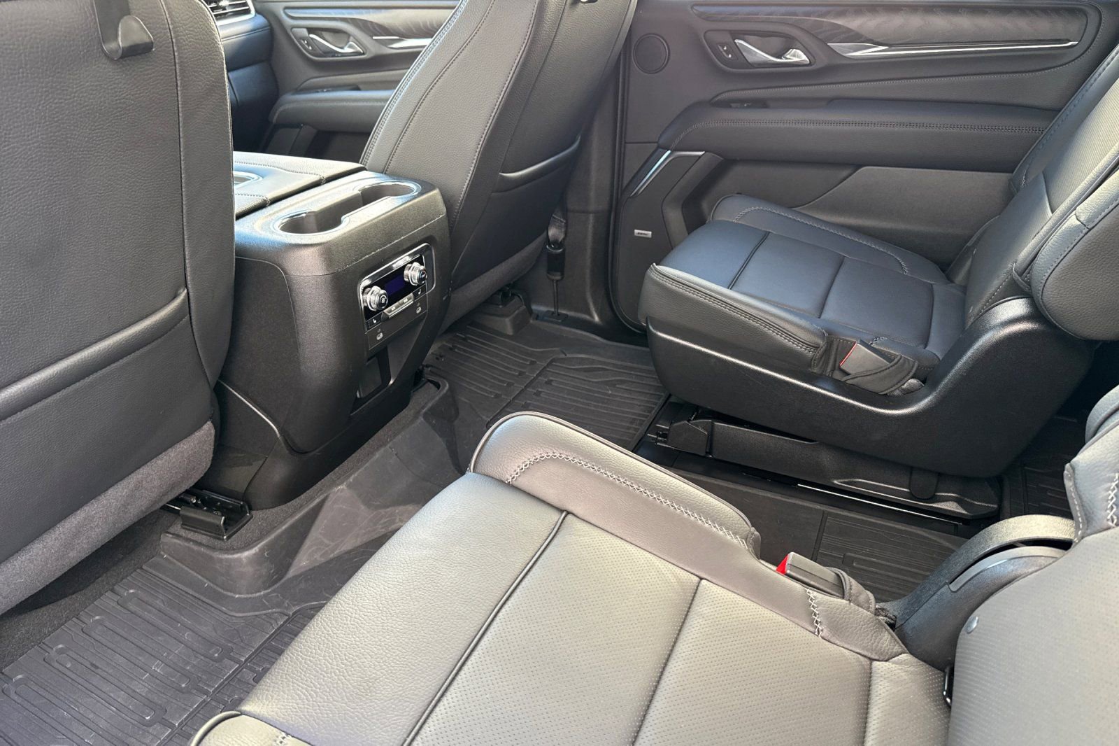 Used 2024 GMC Yukon XL Denali w/ LPO, Floor Liner Package image 13