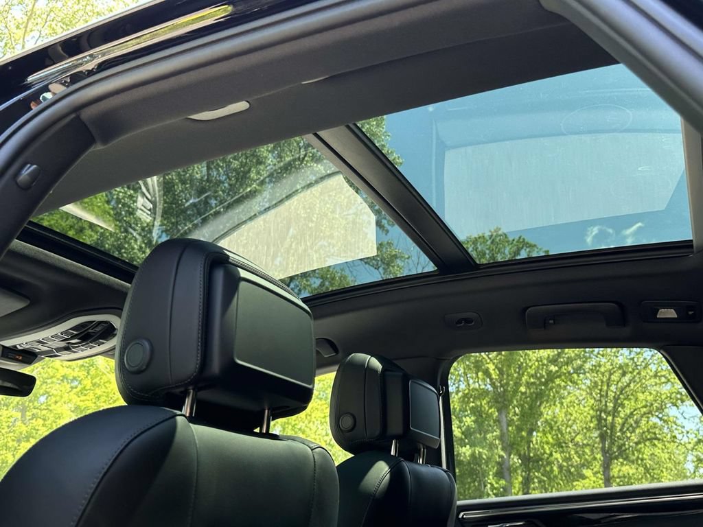 Certified 2026 Porsche Macan AWD/4WD image 17