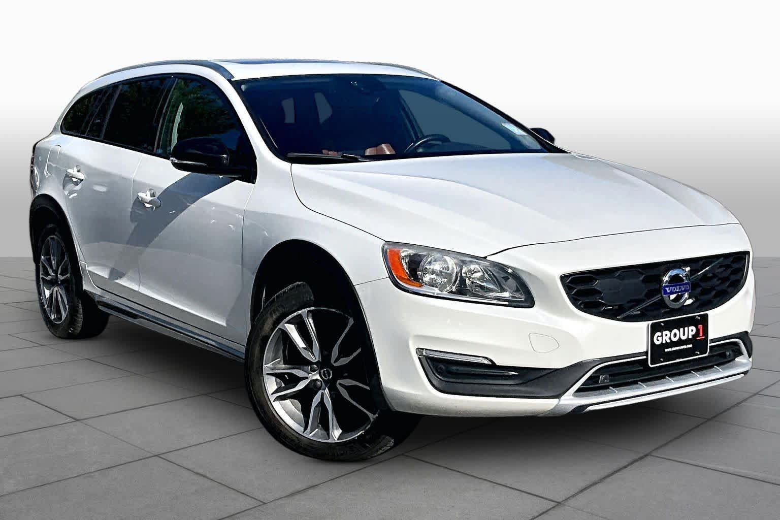 Used 2018 Volvo V60 T5 Cross Country w/ Convenience Package AWD/4WD image 3