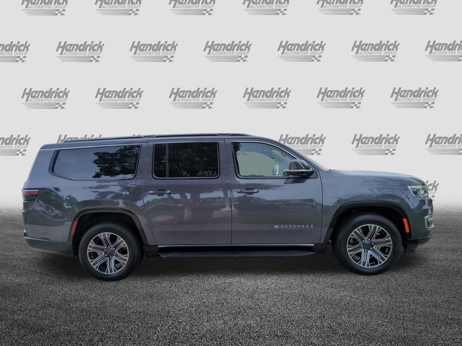 Used 2024 Jeep Wagoneer L Series II w/ Flexible Seating Group AWD/4WD image 10
