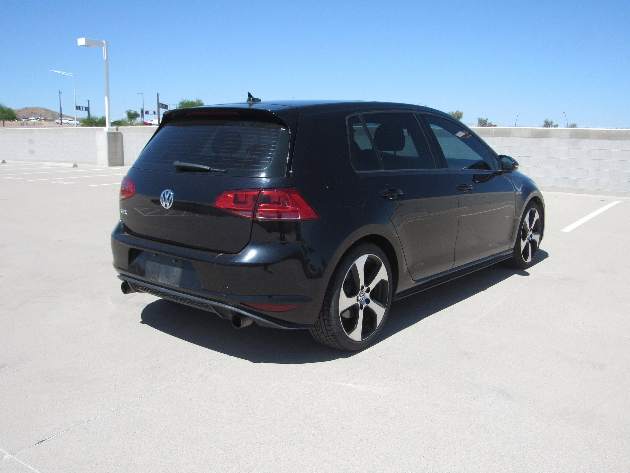 Used 2016 Volkswagen GTI SE image 5