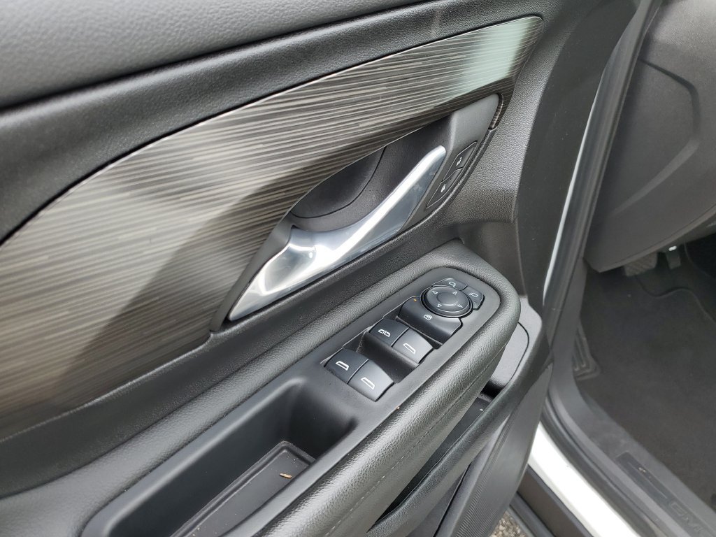Used 2024 GMC Terrain SLE FWD image 18