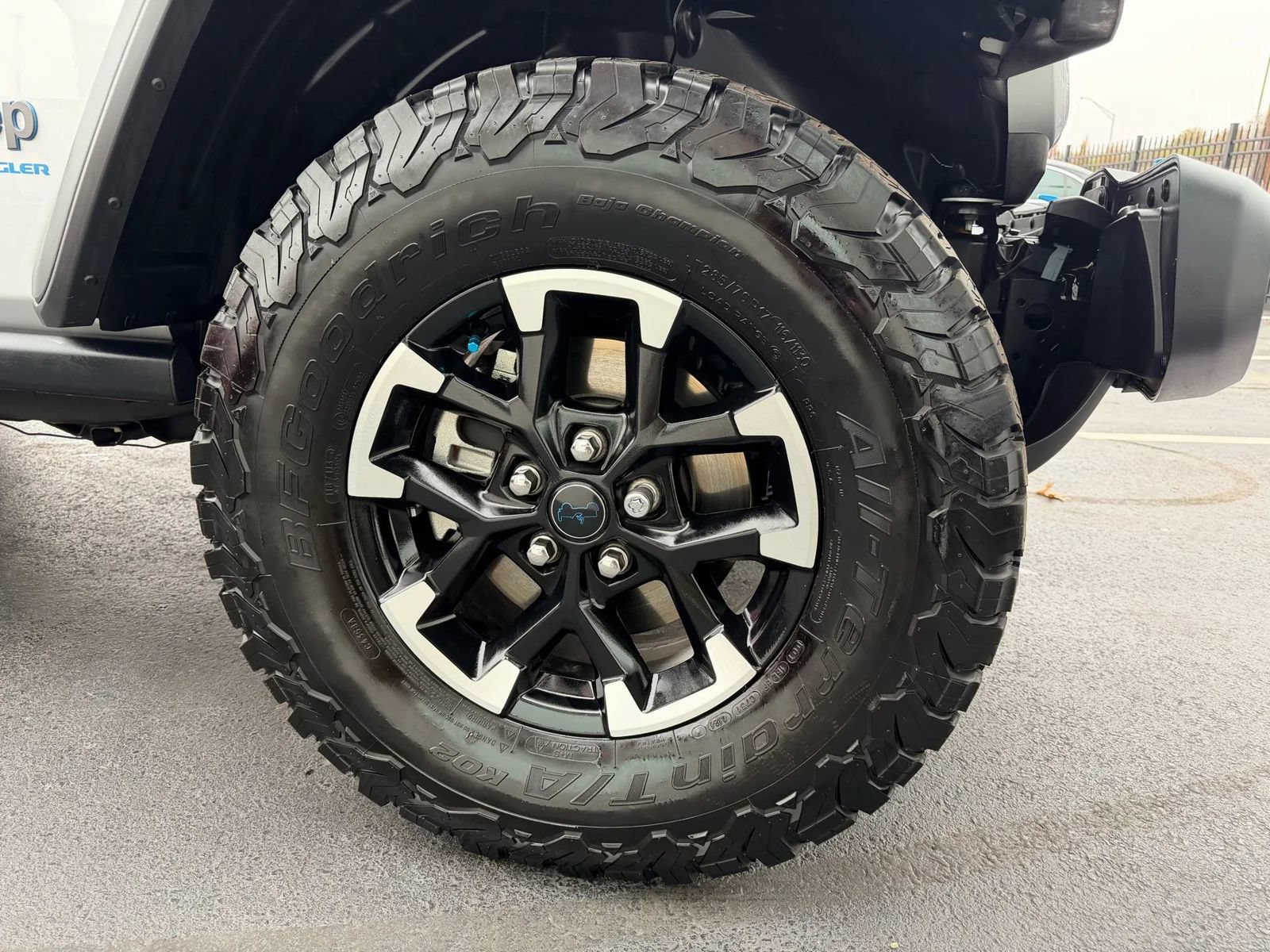 Used 2024 Jeep Wrangler Unlimited Rubicon 4xe w/ Safety Group AWD/4WD image 13