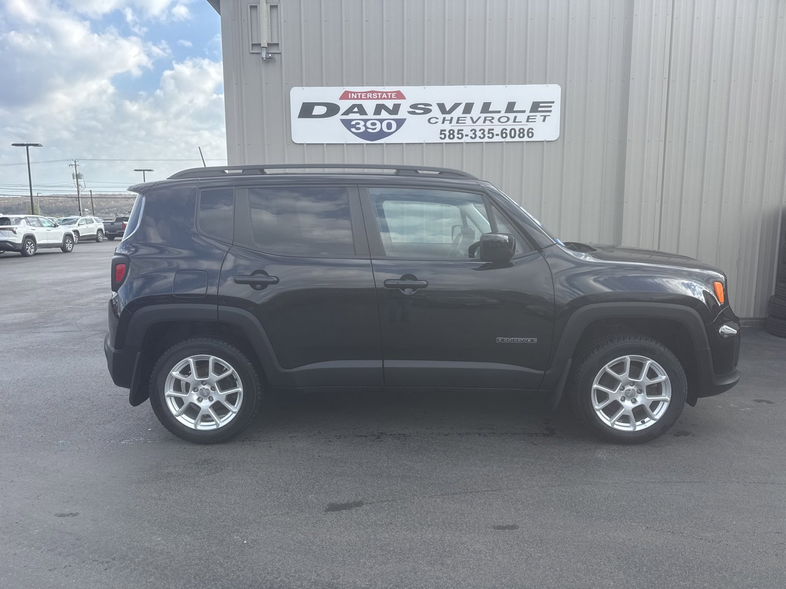 Used 2020 Jeep Renegade Latitude AWD/4WD image 2