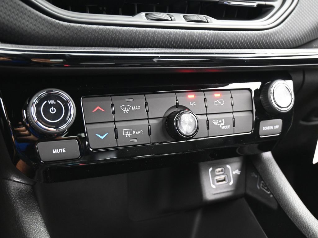 Used 2026 Jeep Compass Latitude AWD/4WD image 20