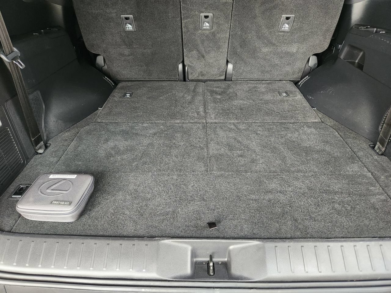 Used 2023 Lexus LX 600 4WD w/ Luxury Package image 32